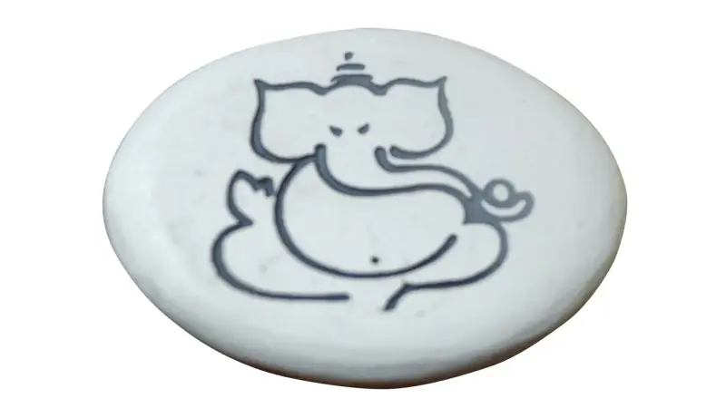 Product image 1 of the product “White stone with Ganesha calligraphy as magnetic holder, 3 pieces ”